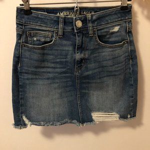 NEVER WORN AMERICAN EAGLE DISTRESSED DENIM SKIRT